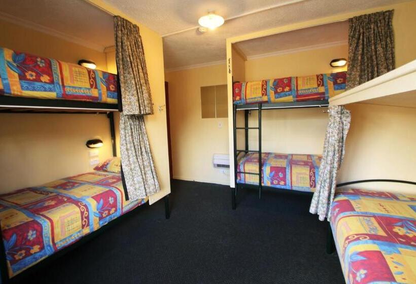 Кровать в Общей Комнате, Chateau Backpackers & Motels