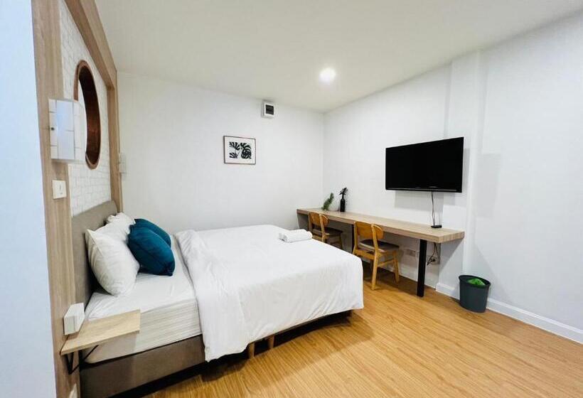 デラックススイート, Lee's Mark Residence