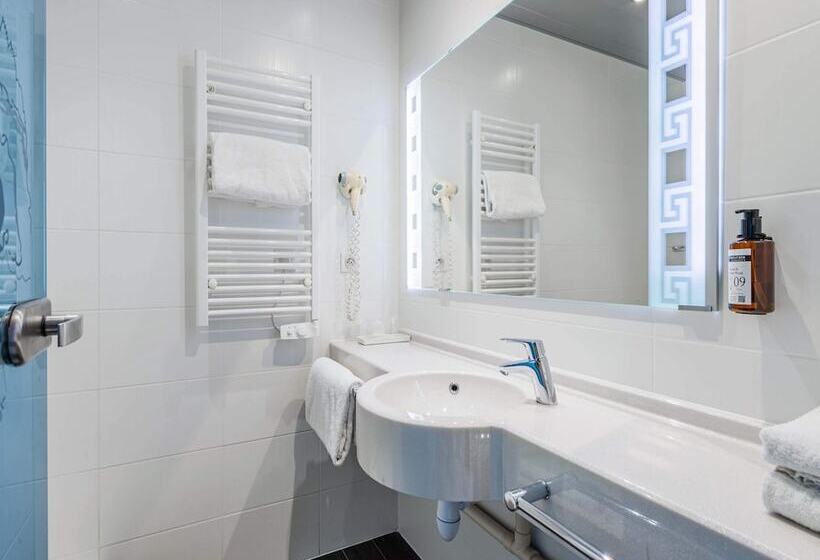 Номер Стандарт Трехместный, B&b Hotel Colmar Liberté 4 étoiles