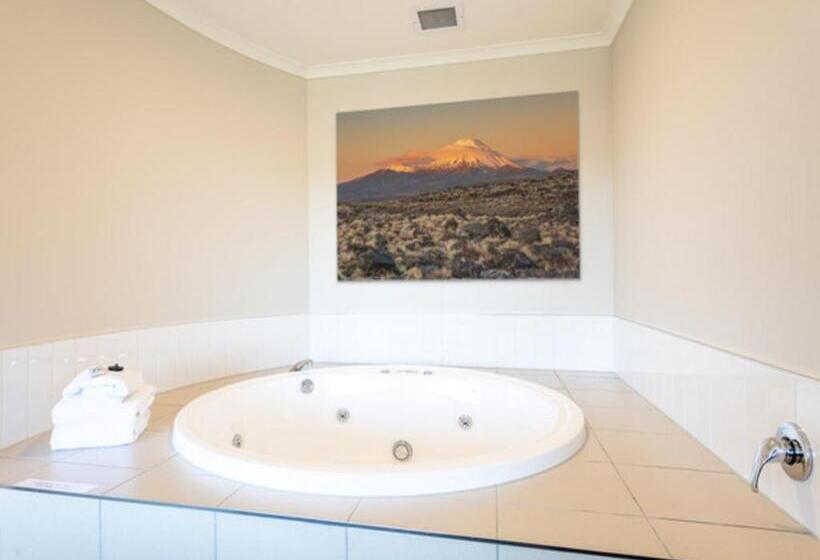 Люкс Повышенной Комфортности, Lake Taupo Motor Inn
