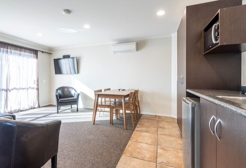 Люкс Deluxe 2 Спальни, Lake Taupo Motor Inn