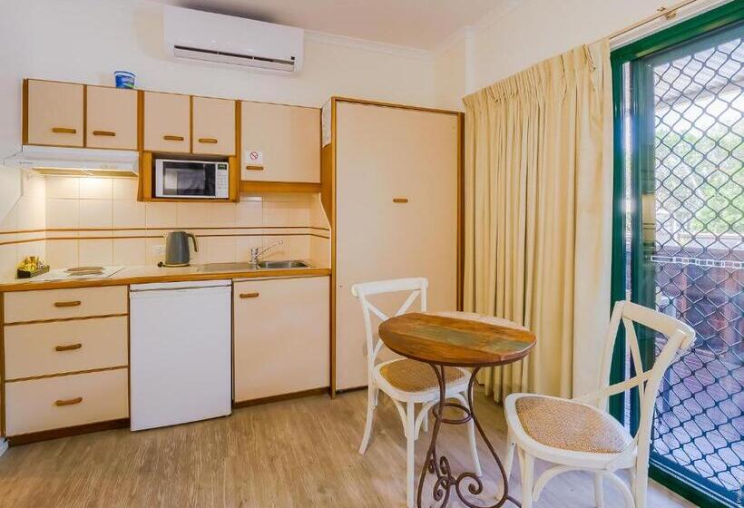 Студия Стандарт Вид на Море, Boat Harbour Studio Apartments And Villas
