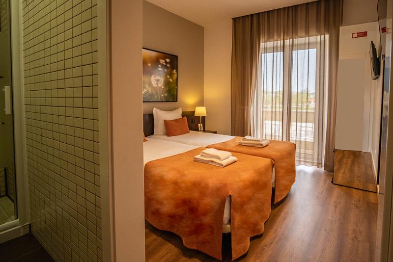 اتاق عادی, Riversuites