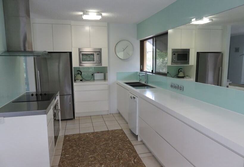Семейные Апартаменты 3 Спальни, Sunseeker Lodge