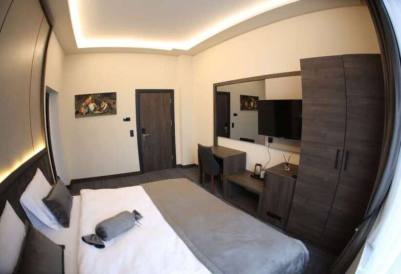 Номер Deluxe, Münden
