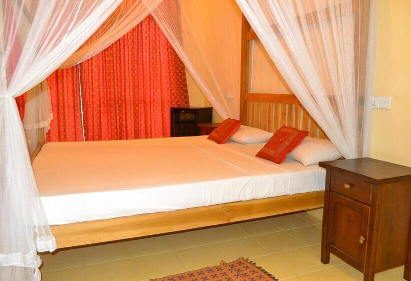 Семейный Номер Deluxe, Marine Tourist Guest House At Negombo Beach
