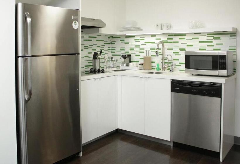 מיטת קינג בסוויטה, Element Miami Doral