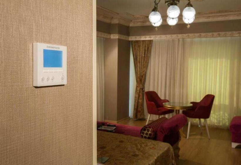 اتاق لوکس با چشم‌انداز دریا, Empire Suite
