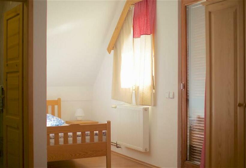 اتاق استاندارد سه نفره, Tourist Farm Rooms Lovrec
