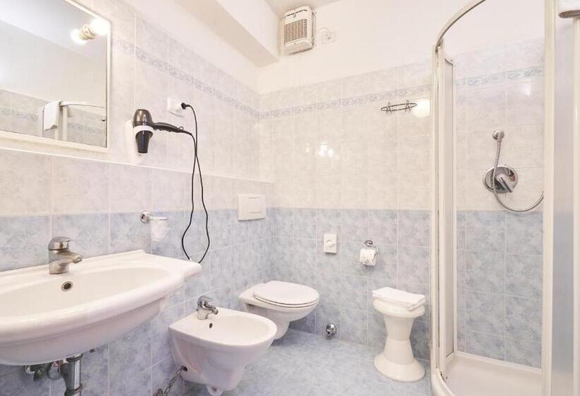 Номер Стандарт Трехместный, Family Hotel Polsa