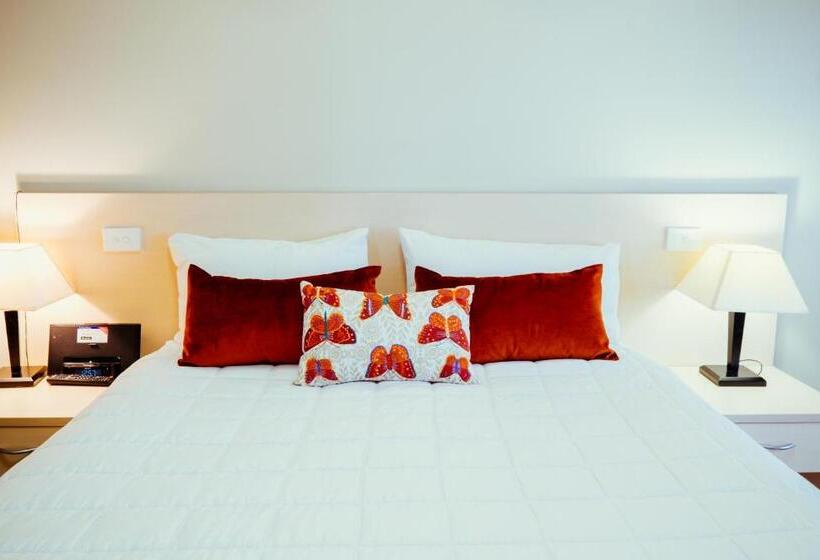 Семейный Номер, Club Motor Inn