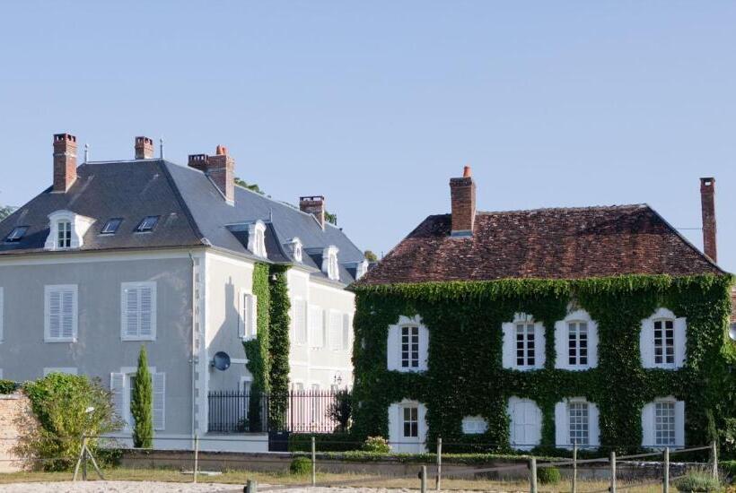 キングサイズベッドのスイートルーム, Chateau De La Resle   Design Hotels