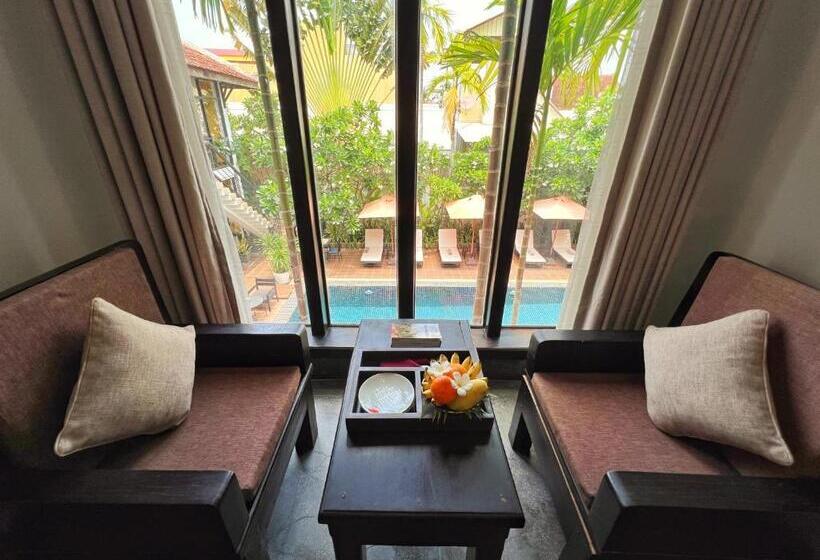 اتاق لوکس با چشم‌انداز استخر, The Bliss Angkor