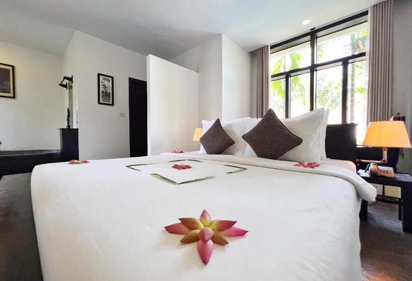 اتاق لوکس با چشم‌انداز استخر, The Bliss Angkor