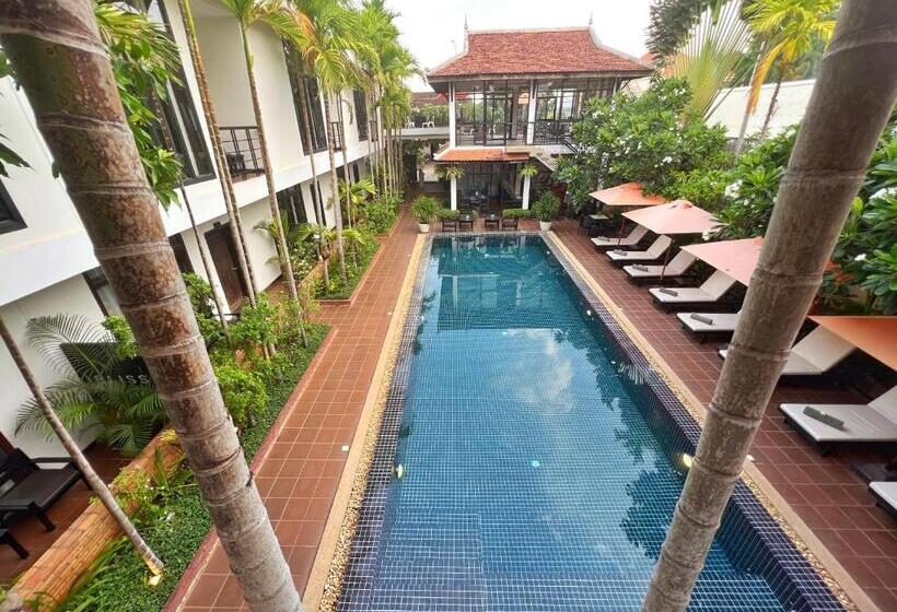 اتاق لوکس با چشم‌انداز استخر, The Bliss Angkor