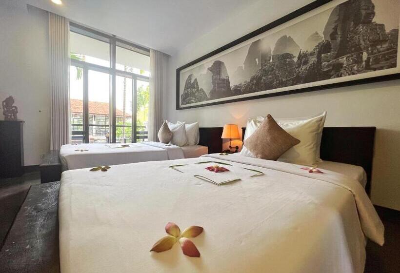 اتاق لوکس با چشم‌انداز استخر, The Bliss Angkor