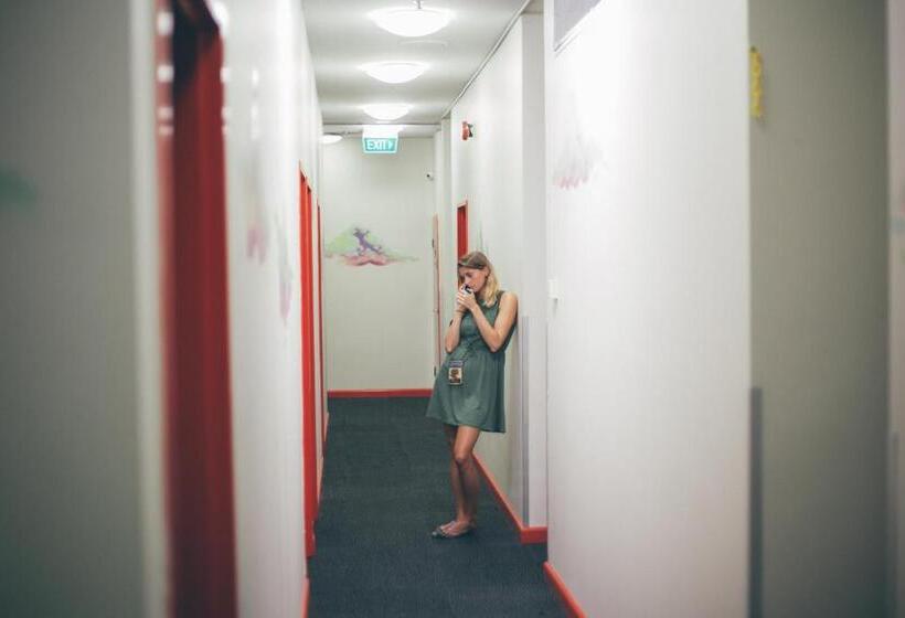 공용 욕실 구비 공동 객실 내의 침대, Melbourne City Backpackers