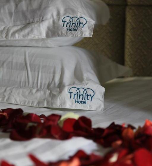 اتاق لوکس با بالکن, Trinity