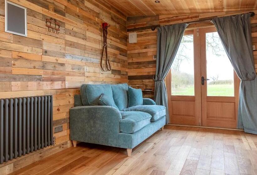 Номер Стандарт, Laundimer House
