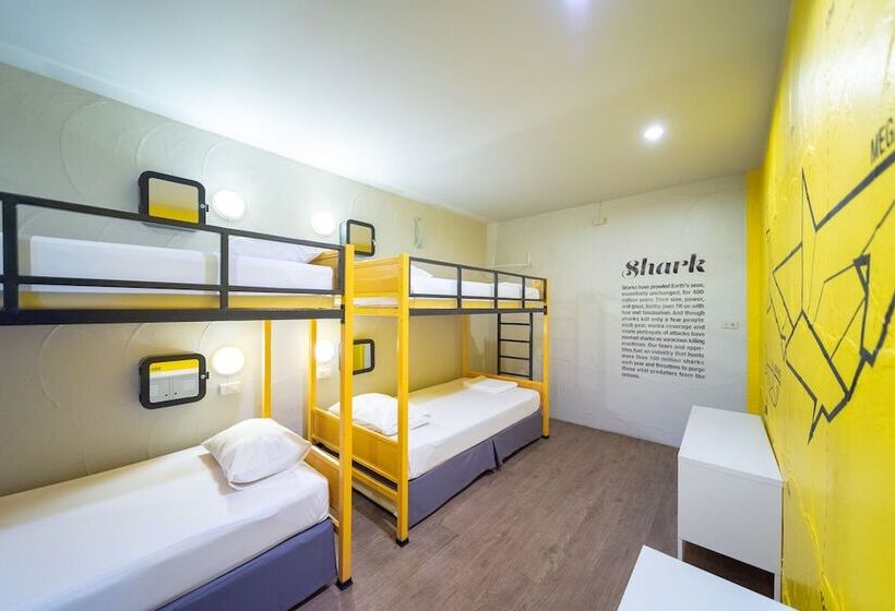 Кровать в Общей Комнате, Monkey Dive Hostel Khaolak