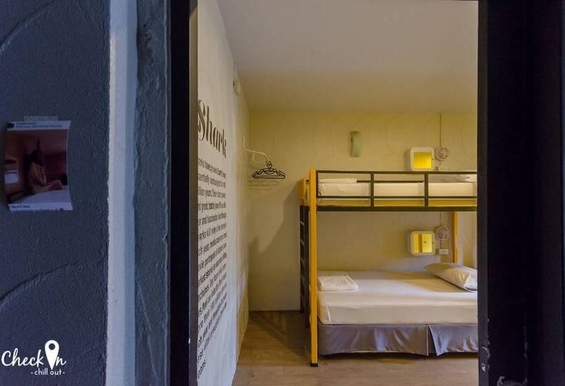 Кровать в Общей Комнате, Monkey Dive Hostel Khaolak