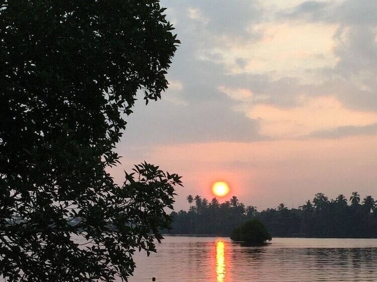 Номер Стандарт Трехместный, Lagoon Bentota Resort