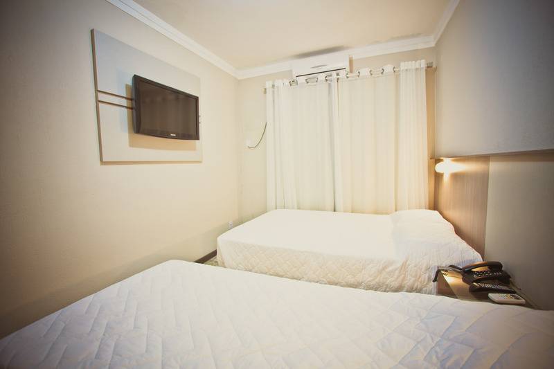 패밀리 룸, Edgecliff Lodge Motel