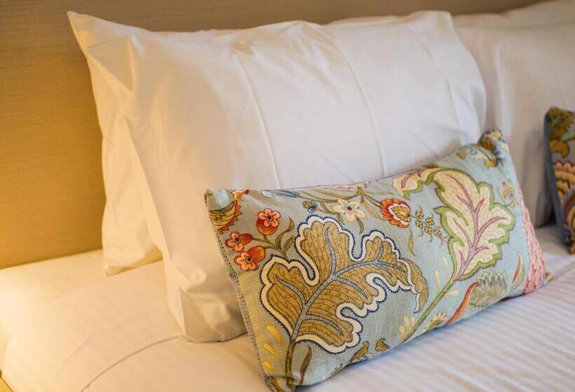 스탠다드 스튜디오, Nightcap At Hinterland Hotel Nerang