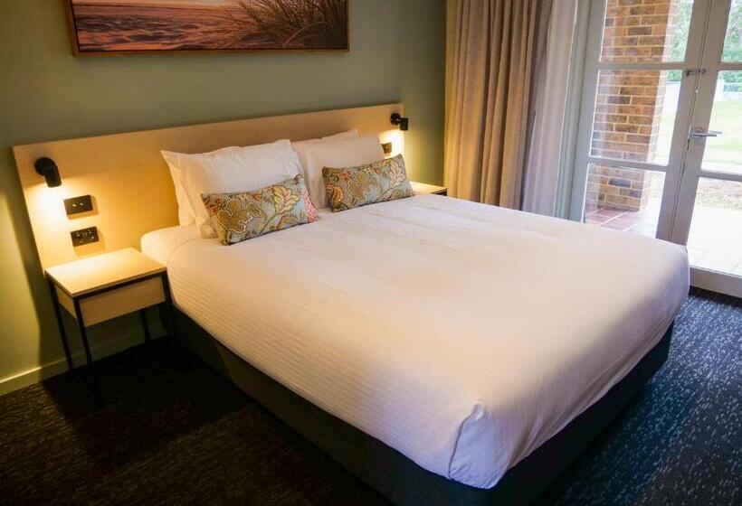 스탠다드 스튜디오, Nightcap At Hinterland Hotel Nerang