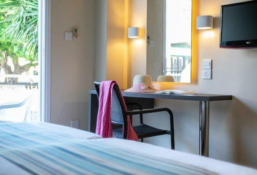 Номер Стандарт Вид на Бассейн, Mayfair Gardens