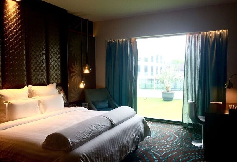 Номер Deluxe, Pullman New Delhi Aerocity An Accor Hotels Brand