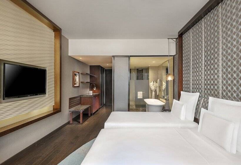 Номер Executive, Pullman New Delhi Aerocity An Accor Hotels Brand