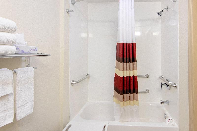 Номер Deluxe, Red Roof Inn Locust Grove