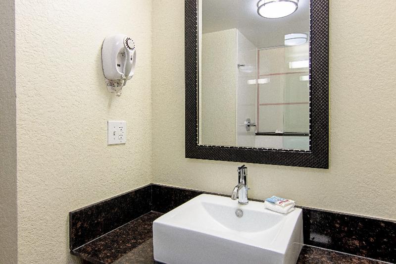 Номер Deluxe Кровать Кинг, Red Roof Inn Locust Grove