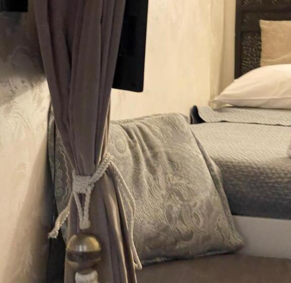 اتاق استاندارد یک نفره, Les Chambres De Amelie B&b