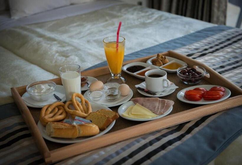 Семейные Апартаменты, Mantinia Bay