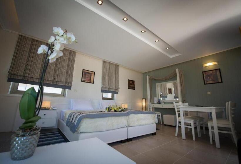 Семейное Студио, Mantinia Bay