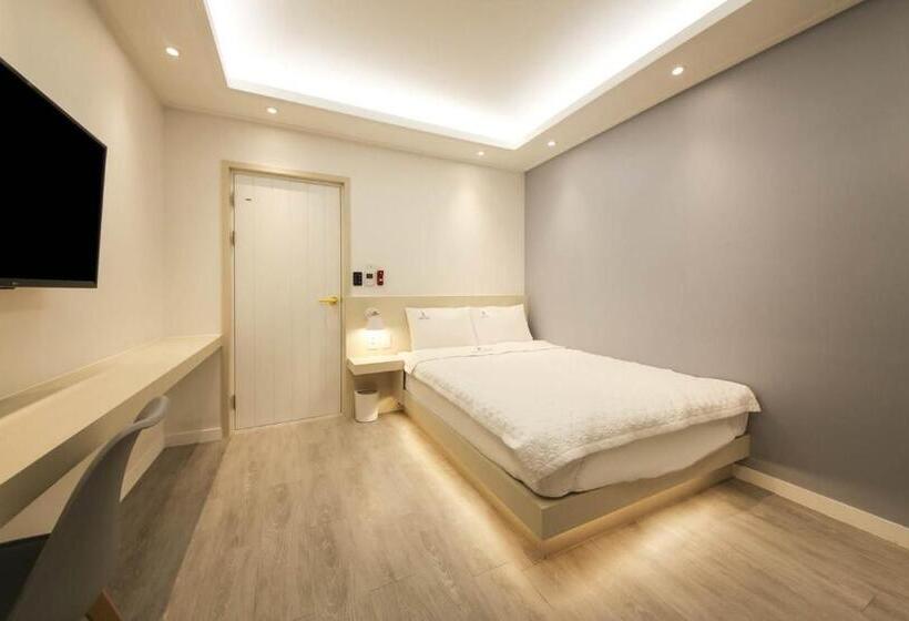Номер Стандарт, Backpackers In Yeosu