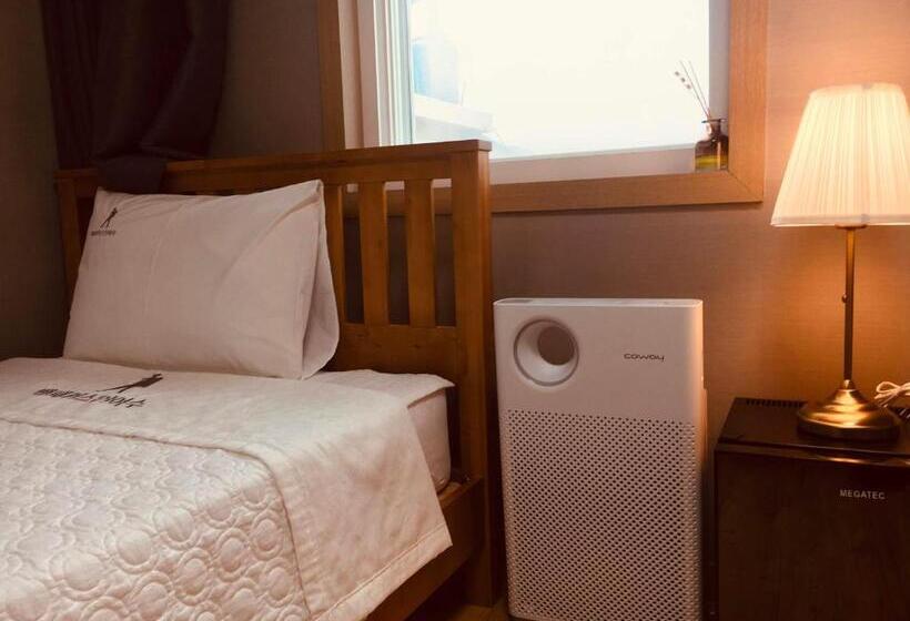 Номер Стандарт Вид на Город, Backpackers In Yeosu