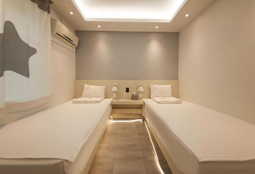 Номер Стандарт, Backpackers In Yeosu