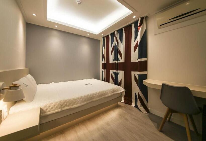 Номер Стандарт, Backpackers In Yeosu