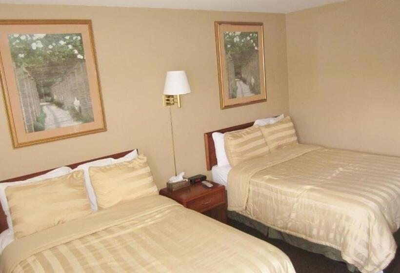带2个双人床的标准工作室, Village Inn & Suites   Sudbury