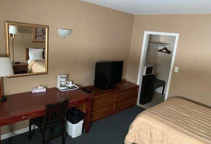 带2个双人床的标准工作室, Village Inn & Suites   Sudbury