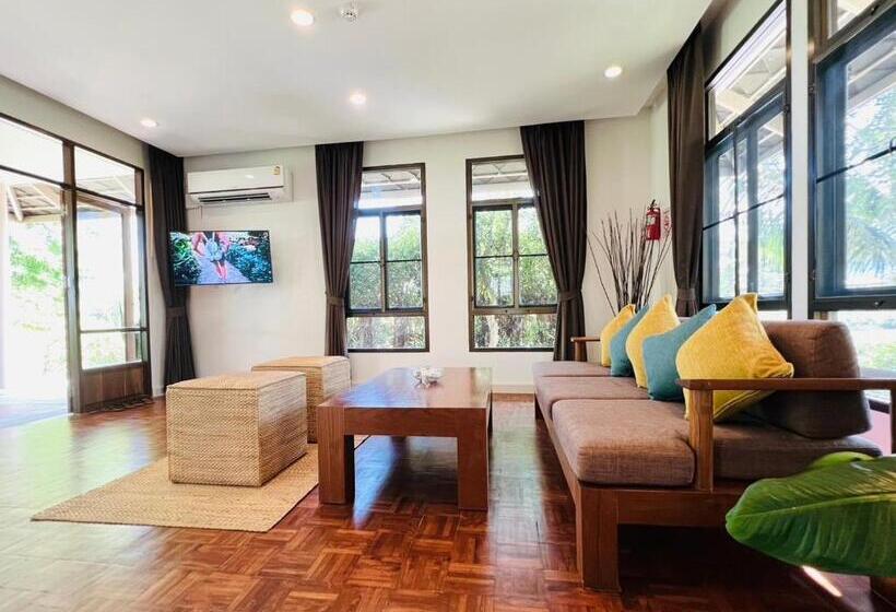 套房带泳池景, Sirarun Resort