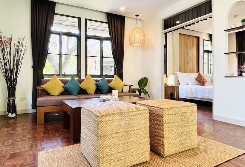 套房带泳池景, Sirarun Resort