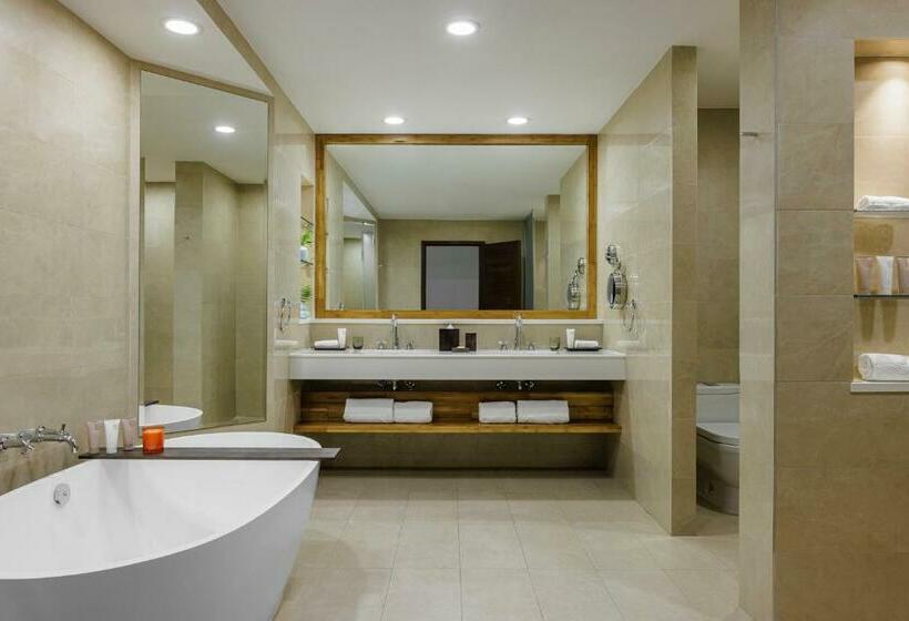 سوییت جونیور با چشم‌انداز دریا, Aurora Anguilla Resort & Golf Club