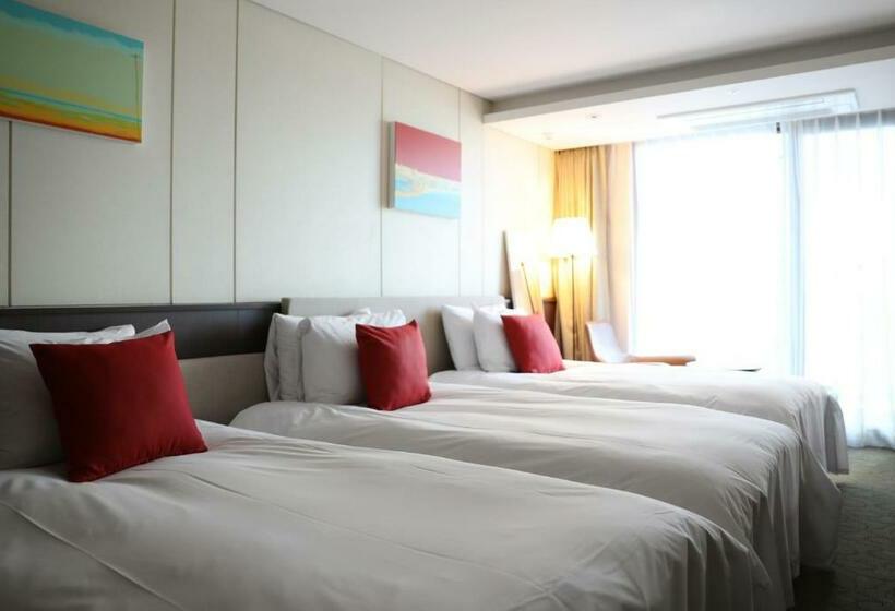 اتاق استاندارد سه نفره, Ramada By Wyndham Jeju Hamdeok