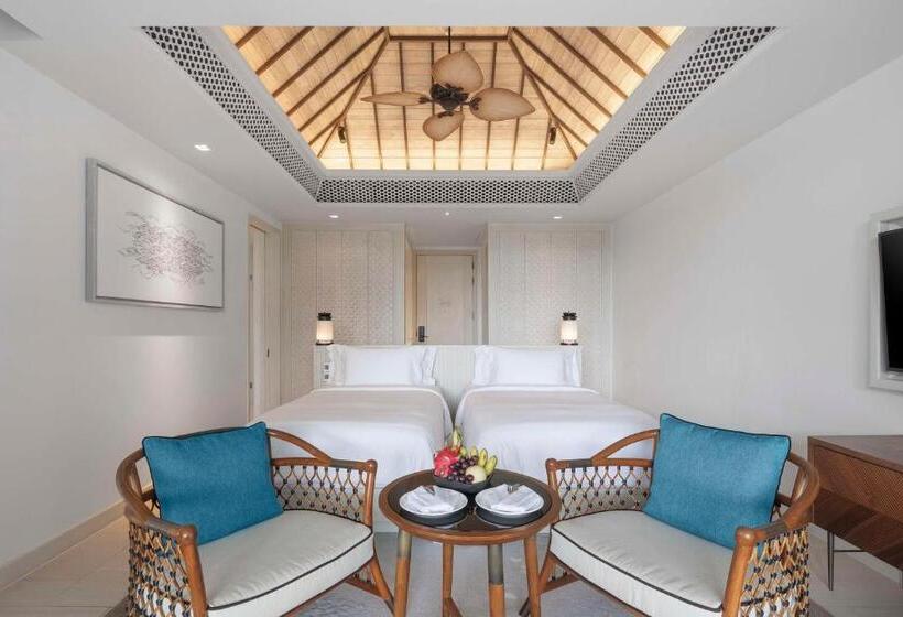 套房侧面可观海景, Banyan Tree Krabi