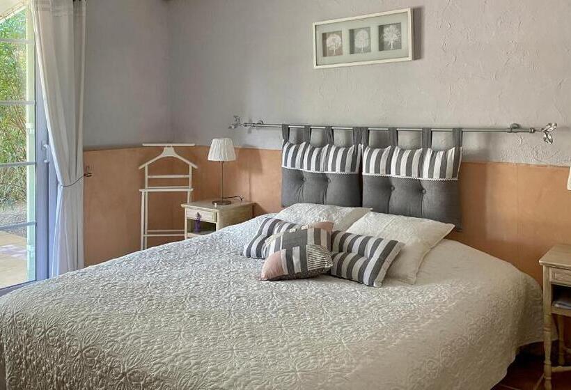 Номер Стандарт с Террасой, Domaine Au Coeur Des Alpilles