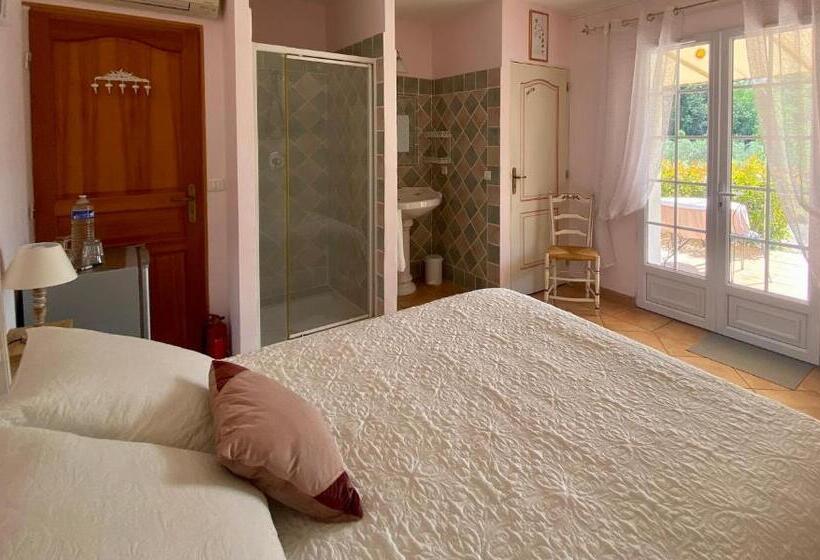 Номер Стандарт с Террасой, Domaine Au Coeur Des Alpilles